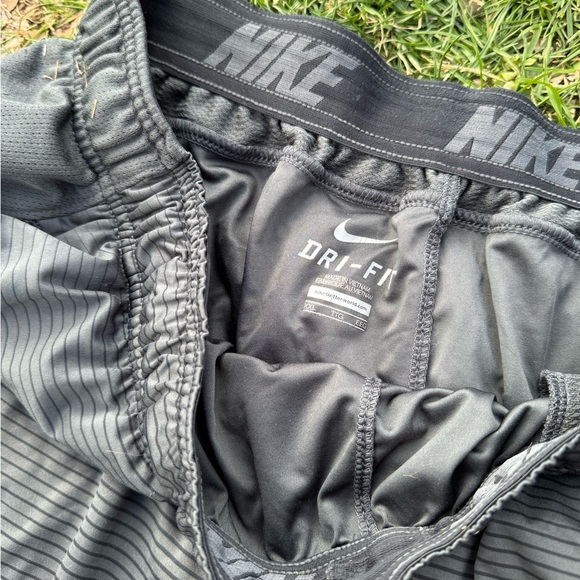 2XL NIKE SHORTS - Picture 3 of 3